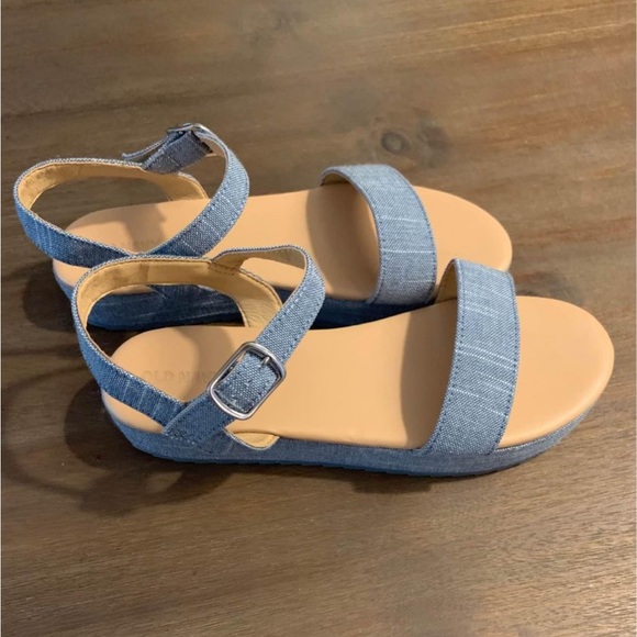 Chambray Big Kid Sandals - Picture 3 of 3